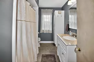11605 W Mt Vernon Ave, Wauwatosa, WI 53226 - Photo 10