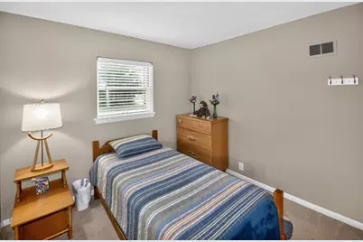 11605 W Mount Vernon Ave, Wauwatosa, WI 53226 - Photo 16