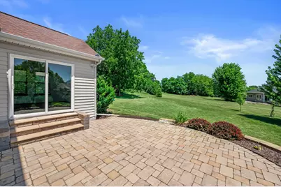 2305  Rustic Woods Ct, Waukesha, WI 53188 - Photo 10