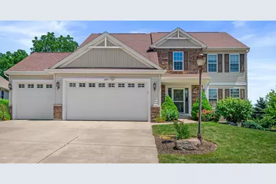 2305  Rustic Woods Ct, Waukesha, WI 53188 - Photo 2