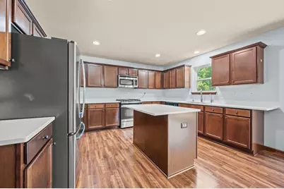 2305  Rustic Woods Ct, Waukesha, WI 53188 - Photo 4