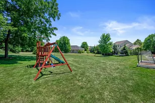2305 Rustic Woods Ct, Waukesha, WI 53188 - Photo 8
