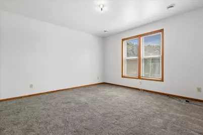 2636 W Hayes Ave, Milwaukee, WI 53215 - Photo 16