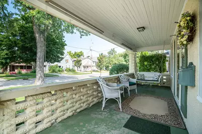 827  Oakland Ave, Waukesha, WI 53186 - Photo 2
