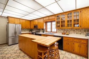 827 Oakland Ave, Waukesha, WI 53186 - Photo 10