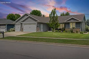 929 Rolling Oaks Dr, Onalaska, WI 54650 - Photo 1