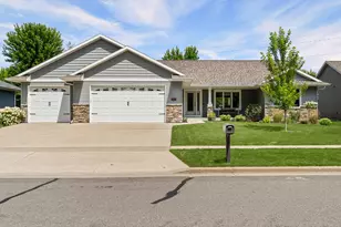 929 Rolling Oaks Dr, Onalaska, WI 54650 - Photo 2