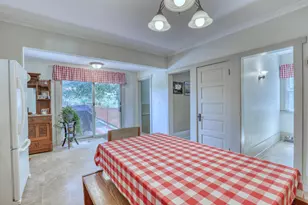 W304N2426 Maple Ave, Delafield, WI 53072 - Photo 10