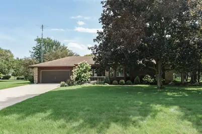 1605  Country Club Ln, Watertown, WI 53098 - Photo 2