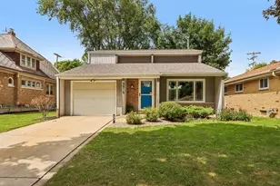 9916 W Grantosa Dr, Wauwatosa, WI 53222 - Photo 2
