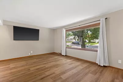 237 N 113th St, Wauwatosa, WI 53226 - Photo 4