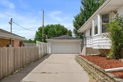 237 N 113th St, Wauwatosa, WI 53226 - Photo 26