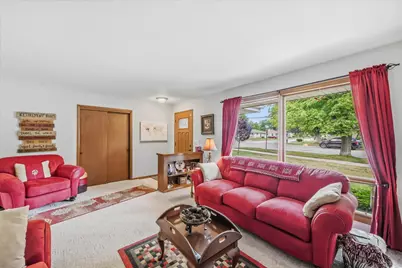 2217  Saemann Ave, Sheboygan, WI 53081 - Photo 4