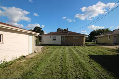 9000 W Custer Ave, Milwaukee, WI 53225 - Photo 24