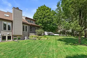 W232N6140 Teakwood Ct, Sussex, WI 53089 - Photo 2
