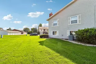 10354 W Parkwood Dr, Franklin, WI 53132 - Photo 32