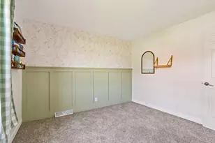 10354 W Parkwood Dr, Franklin, WI 53132 - Photo 12