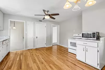 5555 N Mohawk Ave, Glendale, WI 53217 - Photo 10