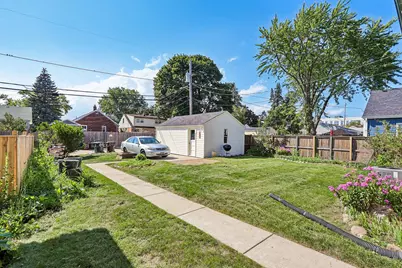 5555 N Mohawk Ave, Glendale, WI 53217 - Photo 20