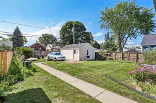 5555 N Mohawk Ave, Glendale, WI 53217 - Photo 20