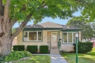 5555 N Mohawk Ave, Glendale, WI 53217 - Photo 1