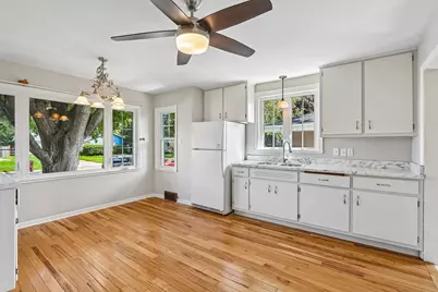 5555 N Mohawk Ave, Glendale, WI 53217 - Photo 8