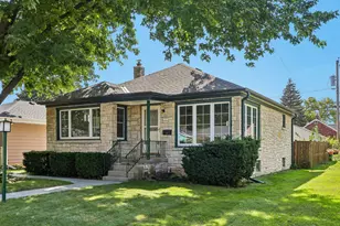 5555 N Mohawk Ave, Glendale, WI 53217 - Photo 2
