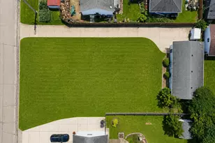 4271 S 93rd St, Greenfield, WI 53228 - Photo 2