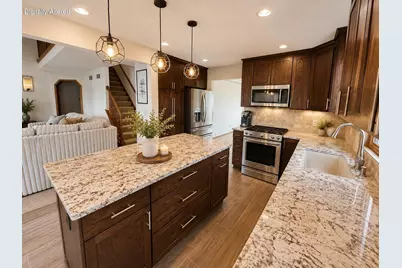 W146N10907  Heritage Pkwy, Germantown, WI 53022 - Photo 10
