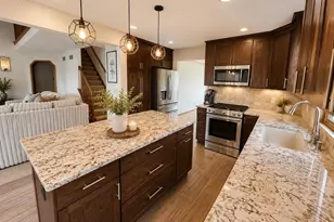 W146N10907 Heritage Pkwy, Germantown, WI 53022 - Photo 10
