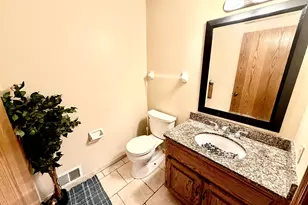 W146N10907 Heritage Pkwy, Germantown, WI 53022 - Photo 20