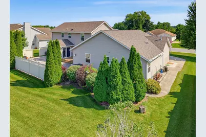 5730  Eagle Point Dr, Racine, WI 53406 - Photo 46