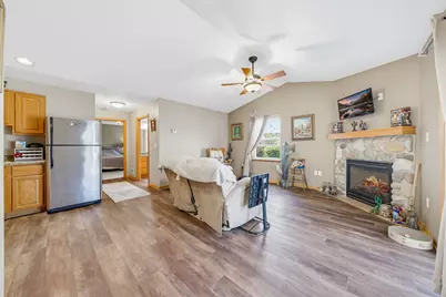 5730  Eagle Point Dr, Racine, WI 53406 - Photo 18