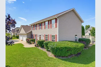 5730  Eagle Point Dr, Racine, WI 53406 - Photo 4