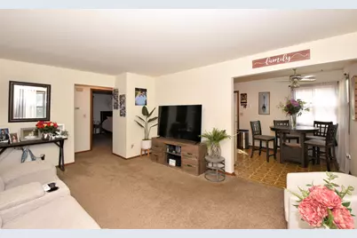 4276 S 14th St, Milwaukee, WI 53221 - Photo 10