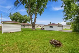 1045 W Sunset Dr, Waukesha, WI 53189 - Photo 30