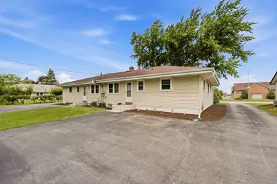 1045 W Sunset Dr #1047, Waukesha, WI 53189 - Photo 6