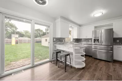 2916 S 104th St, West Allis, WI 53227 - Photo 8