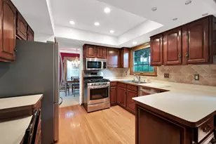 N89W17151 Highland Ct, Menomonee Falls, WI 53051 - Photo 8
