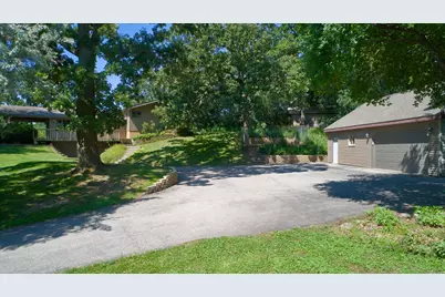 126 E Oak Crest Dr, Wales, WI 53183 - Photo 2