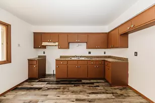 9017 W Hampton Ave, Milwaukee, WI 53225 - Photo 10