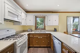 1930 Sunnyside Dr, Waukesha, WI 53186 - Photo 10