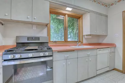 5800 W Howard Ave, Milwaukee, WI 53220 - Photo 8