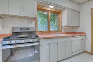 5800 W Howard Ave, Milwaukee, WI 53220 - Photo 8