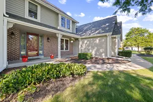 7123 W Lantern Ln, Mequon, WI 53092 - Photo 4