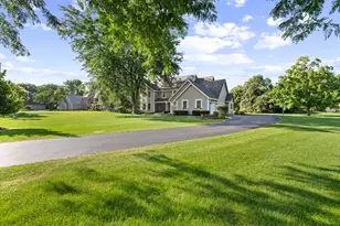 7123 W Lantern Ln, Mequon, WI 53092 - Photo 2