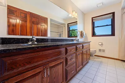 7123 W Lantern Ln, Mequon, WI 53092 - Photo 26