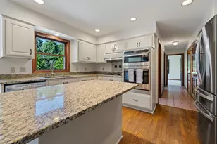 7123 W Lantern Ln, Mequon, WI 53092 - Photo 10