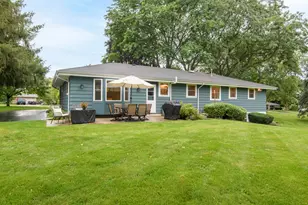 334 Maple Way, Waukesha, WI 53188 - Photo 6