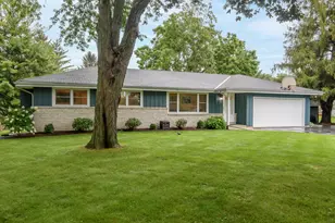 334 Maple Way, Waukesha, WI 53188 - Photo 2